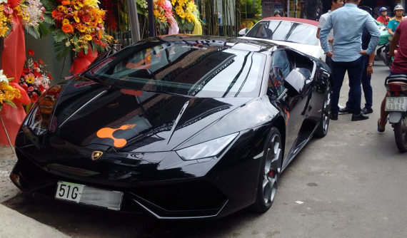 Siêu xe Lamborghini Huracan màu đen độc nhất Việt Nam đã được chủ nhân cho đăng ký biển trắng