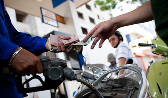 Giá xăng E5 và dầu diesel đều tăng gần 500 đồng/lít trong chiều nay