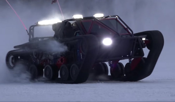 Ripsaw EV3-F1 - Sự kết hợp "điên rồ" giữa xe thể thao hạng sang và xe tăng