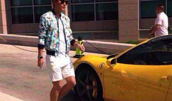 Ghen tỵ với bộ sưu tập toàn siêu xe và xe sang của ngôi sao Giả Nãi Lượng