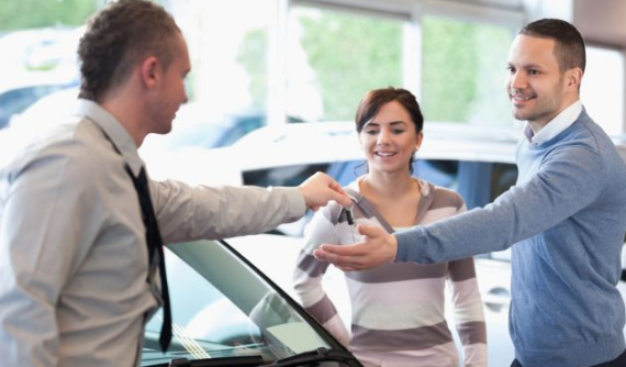 Tránh bị mất tiền oan khi mua xe ô tô dịp cận Tết 2018