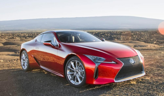 Xe Lexus bị khách hàng "ruột" quay lưng vì lưới tản nhiệt đồng hồ cát