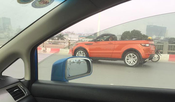 Range Rover Evoque Convertible của nữ biker Hà thành mở mui ra đường dưới trời lạnh 11 độ
