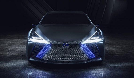 Lưới tản nhiệt hình con suốt là chi tiết hấp dẫn thứ 2 với khách mua xe Lexus