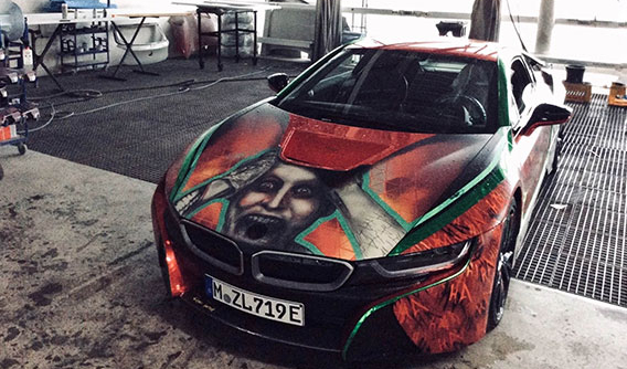 Cận cảnh chiếc BMW i8 sơn đổi màu hình Joker trong "Suicide Squad"