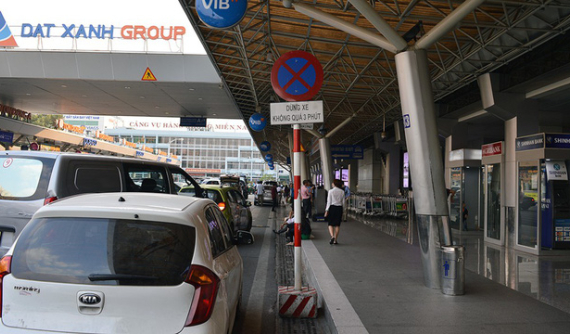 Ô tô dừng quá 3 phút ở sân bay Tân Sơn Nhất bị phạt 350.000 Đồng
