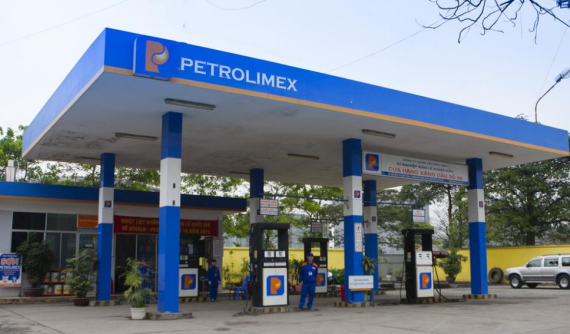 Mùng 1 Tết: Nhiều cây xăng Hà Nội chỉ phục vụ trong 3 giờ