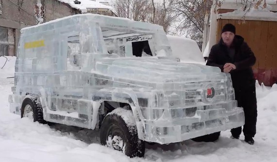 Dùng 6 tấn băng để tự chế Mercedes-Benz G-Class "lạnh" nhất thế giới