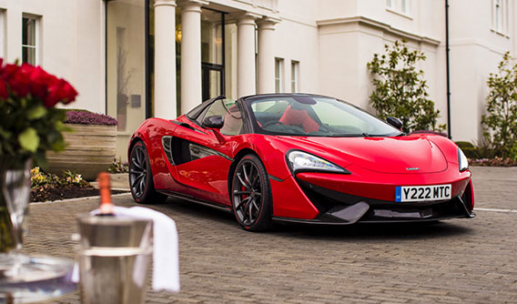 Cận cảnh chiếc McLaren 570S Spider chế tạo riêng cho ngày Valentine của một đại gia