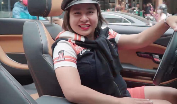 Nghe nữ biker Hà Thành nói chuyện về SUV mui trần Range Rover Evoque Convertible