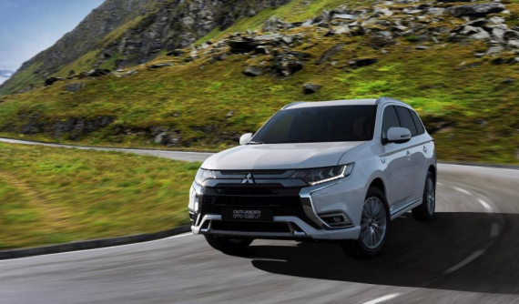 Mitsubishi Outlander PHEV 2019: Mạnh hơn và tiết kiệm xăng hơn