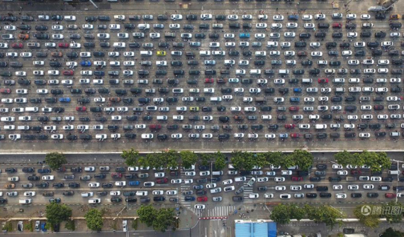 Hãi hùng với cảnh kẹt xe, chờ phà trong 4 ngày ở Trung Quốc sau Tết