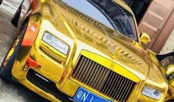 Cư dân mạng Trung Quốc xôn xao với dàn xe sang "về quê ăn Tết" có giá hơn 71 tỷ Đồng