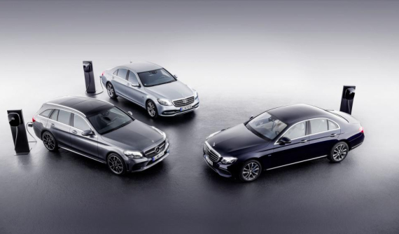 Mercedes-Benz giới thiệu phiên bản mới của C-Class và E-Class
