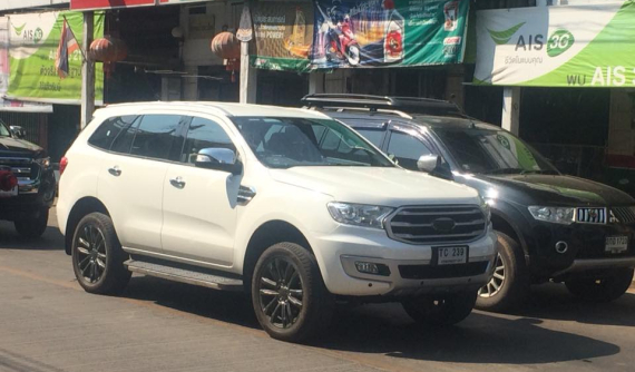 Ford Everest 2018 xuất hiện trần trụi trên đường phố dù chưa ra mắt