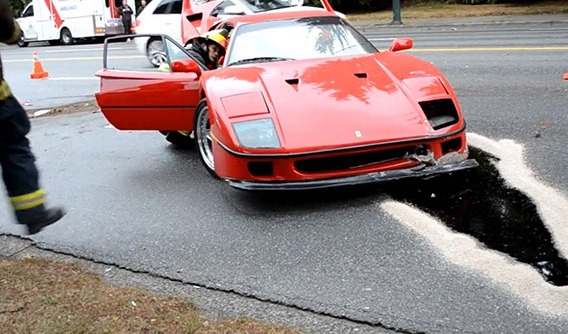 Ferrari đâm vào cột, tiền sửa gần 800.000 USD nhưng công ty bảo hiểm chỉ trả hơn 600.000 USD