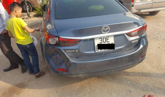Hành động hiếm thấy sau khi làm móp đuôi Mazda6