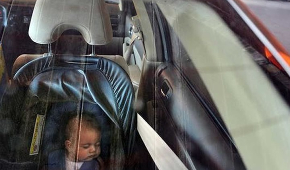 Thêm một trẻ nhỏ tử vong trong xe hơi do bị mẹ bỏ quên