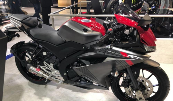 Yamaha R15 2018 ra mắt với gói độ Racing Kit