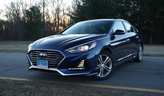 Đánh giá nhanh Hyundai Sonata 2018: Nội thất rộng rãi, cảm giác lái thụt lùi