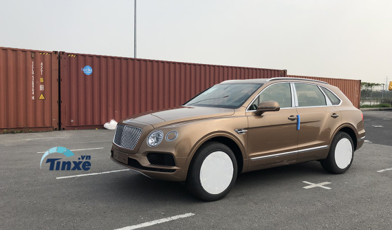 SUV siêu sang Bentley Bentayga bản 7 chỗ bất ngờ xuất hiện tại Việt Nam
