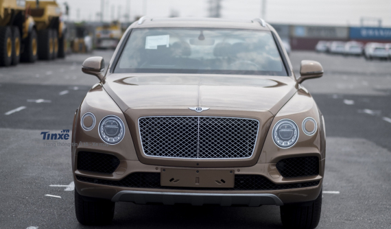 Trải nghiệm nhanh SUV siêu sang Bentley Bentayga Onyx Edition với 7 chỗ ngồi