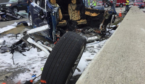 Tesla Model X gặp tai nạn kinh hoàng khiến người lái thiệt mạng