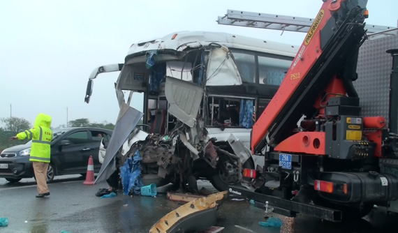 Sẽ sửa đổi quy định cho xe ưu tiên đi ngược chiều trên cao tốc?