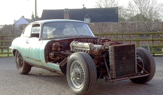 Chiếc ô tô sắt vụn của thợ xây được đấu giá hơn 1,3 tỷ Đồng