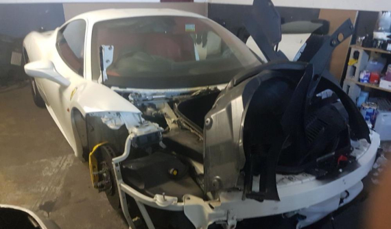 Chiếc Ferrari 458 Italia bị bắt gặp trong tình cảnh thảm thương ở Nam Phi