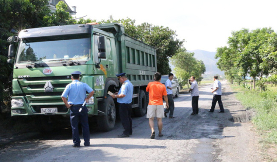 Vận chuyển hàng nguy hiểm, tài xế bị phạt đến 3 triệu Đồng