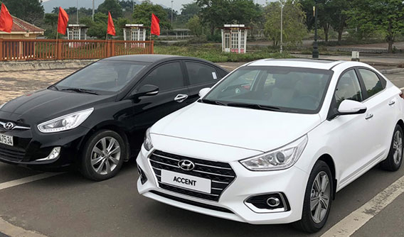 Bắt gặp Hyundai Accent 2018 trên đường phố Hà Nội, sóng đôi với phiên bản cũ