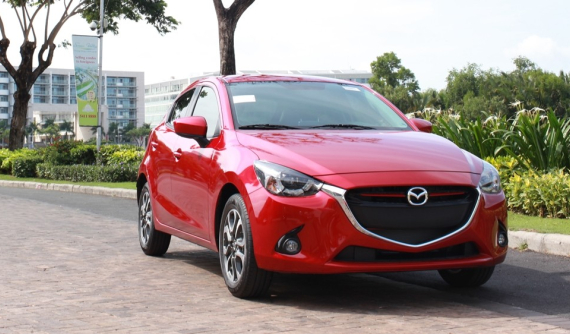 Cập nhật giá xe Mazda2 2018 trong tháng 4/2018: Tăng 30 triệu Đồng cả hai phiên bản