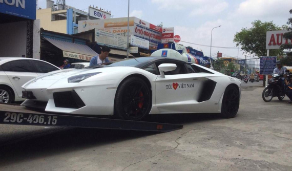 Siêu xe Lamborghini Aventador mui trần bí ẩn nhất Việt Nam được vận chuyển vào Sài thành