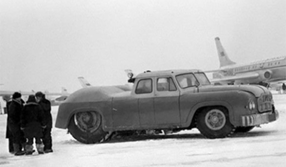 Khám phá chiếc sedan lớn nhất thế giới, nặng 30 tấn và dùng động cơ xe tăng