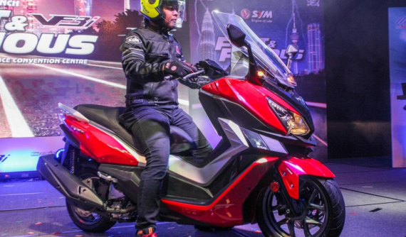 Soi chi tiết xe ga giá cao mới ra mắt - SYM CRUiSYM 250i 2018