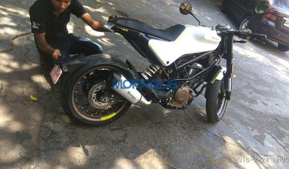 Bắt gặp xe hoài cổ Husqvarna Svartpilen 401 và Vitpilen 401 trên đường chạy thử