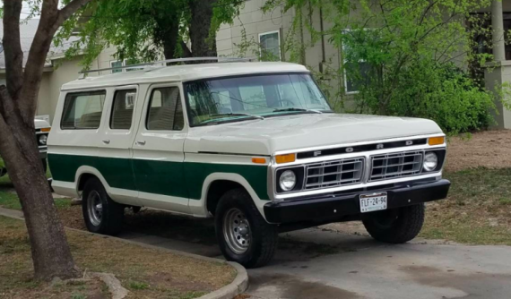 Ford B-100 - Mẫu SUV 10 chỗ ngồi với 3 hàng ghế "dị" nhất quả đất