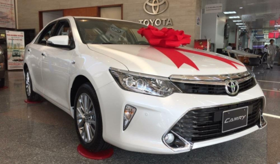 Giá xe Toyota Camry 2018 mới nhất tháng 4/2018: Xuất hiện thêm 3 phiên bản mới