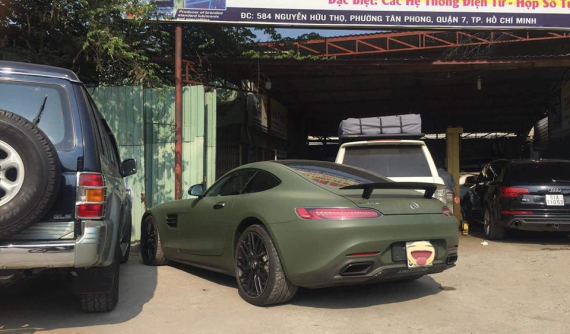 Mercedes-AMG GT S Edition 1 được chủ nhân khoác áo mới xanh quân đội