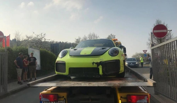 Mang Porsche 911 GT2 RS 2018 mới mua đi đua, chủ xe nhận cái kết "đắng"