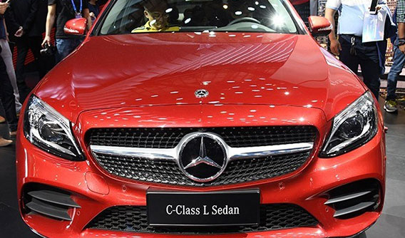 Mercedes-Benz C-Class L 2018 ra mắt với nội thất rộng rãi hơn
