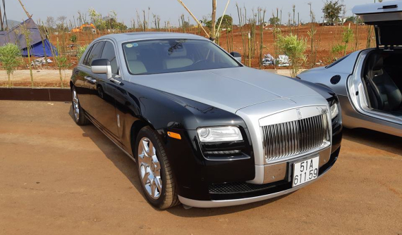 Sau khi trưng bày tại Tây Nguyên, Rolls-Royce Ghost được chủ tịch Trung Nguyên rao bán lại