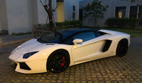 Lamborghini Aventador mui trần mới chuyển vào Nam đã có chủ