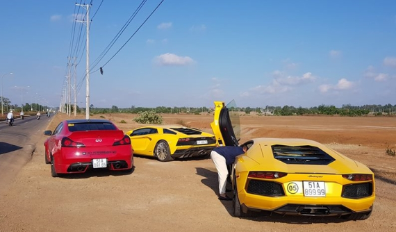 Cặp đôi siêu xe Lamborghini Aventador đi "phượt" cùng nhau xuống Hồ Tràm