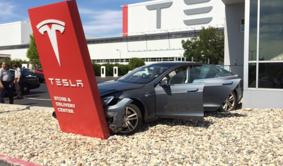 Đốt tiền quá nhanh, Tesla có thể sẽ "cháy túi" vào cuối năm nay