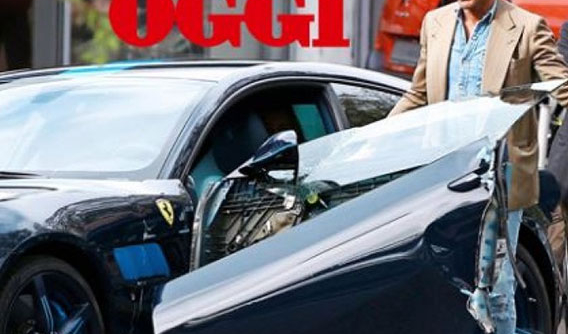 Ferrari GTC4Lusso độ của thiếu gia thừa kế Fiat bị Toyota Yaris tông nát cửa