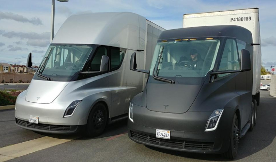 Elon Musk khẳng định phiên bản thương mại của Tesla Semi sẽ đi được gần 960 km