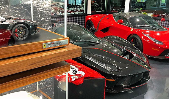 Choáng với bộ sưu tập siêu xe Ferrari của một tay golf chuyên nghiệp