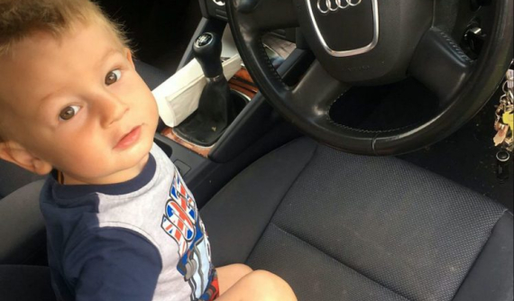 Tưởng con bị say xe, bố mẹ phát hoảng khi thấy gai nhọn trên ghế ngồi ô tô của con